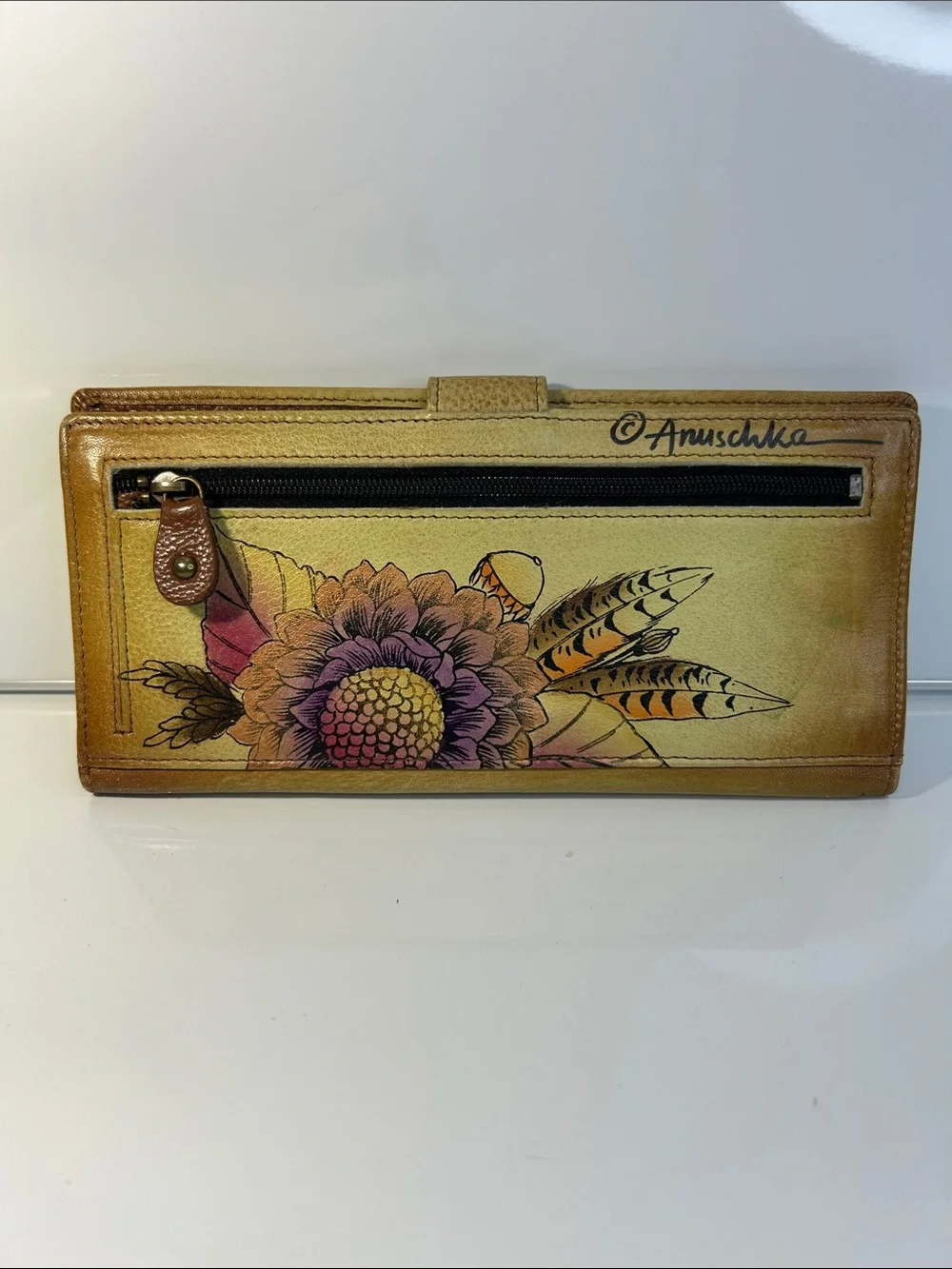 NWOT Anuschka Hand Painted Leather Floral Theme Wallet With Zipper Compartment